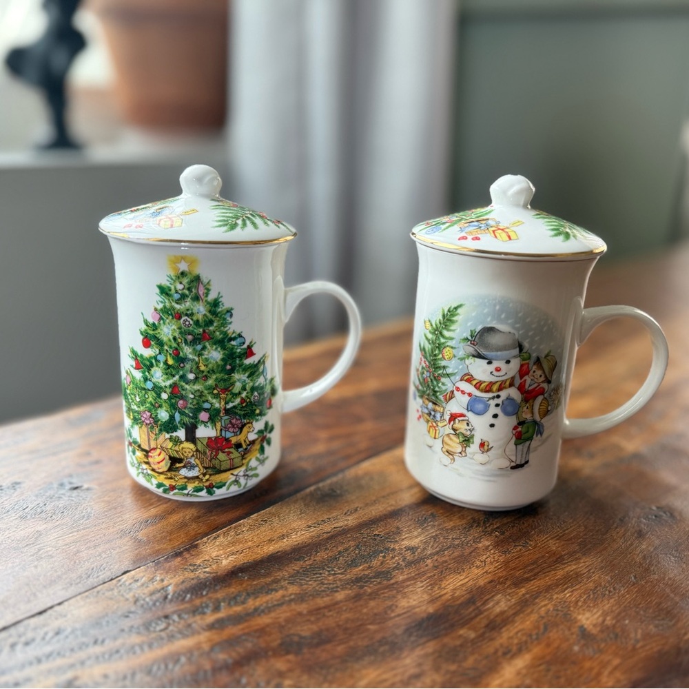 Set of 2 St George Fine Bone China Christmas mugs